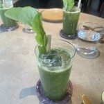 Pizza 4P's - ルッコラと桃のジュース