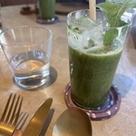 Pizza 4P's - ルッコラと桃のジュース