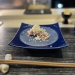 ひぜん - 上に乗っているのは山わさびです。