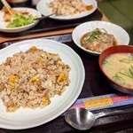 ほうせんか - 料理写真:人気の納豆ピラフと味噌汁と、肉と玉ねぎの玉子煮