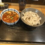 とこ井 - 肉辛汁うどん　950円