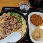 麺紡 - 肉玉子とじうどんとミンチカツと鶏天