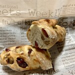 DONQ - クランベリーと胡桃のスティック ¥238