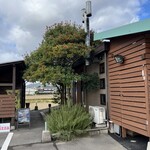 Pizzeria UWOZA di YAKUMO - 入口はこの先右側