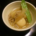 日本酒暮六つ - 突出しの「里芋のコックリ煮」（2014.3）