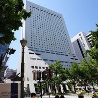 フランス料理　レ・セレブリテ ホテル日航大阪 - ホテル日航大阪　地下4 - 32階　1982年　113m　昔の高さ規制は、31ｍだった。設計・竹中工務店