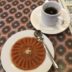 インド料理 パリワル - にんじんハルワ(¥380)とホットコーヒー