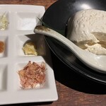 謳歌屋仁作 - 豆腐