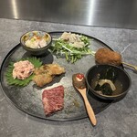 Nose to Tail - 八寸-センマイ刺し、千屋牛の熟成肉の串揚げ、昆布巻き、肉味噌チーズ、ハラミ刺し、ハチノスのしば漬、熟成肉揚げ、ミノとシャインマスカット-