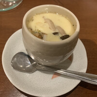 ヒル薬膳粥・ヨル貝料理カイノクチ - ホタテとつぶ貝の茶碗蒸し