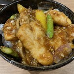 CHINESE DINING 瑞 - 鶏むね肉の香り豆板醤炒め丼