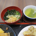 アルモントホテル - 宇治茶そばとだし汁に、睡魔で色々トッピング。たまには味噌汁変わりに旨っ((*'д'*))(`ωﾟ艸) 