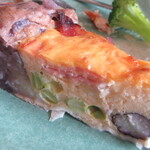壱弐参 CAFE - シャドークイーン（紫色のじゃがいも）、むかご、枝豆、ベーコンのキッシュ