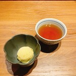 厳選焼肉 一石三鳥 - ピスタチオのアイス、マスカットのお茶