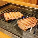 厳選焼肉 一石三鳥 - 厚切りタン