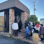 カピアンコーヒー - 朝8時前の店頭