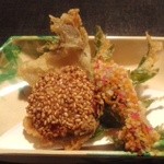 馳走飯田 - 「揚げ物」　手前右側はホタルイカです　