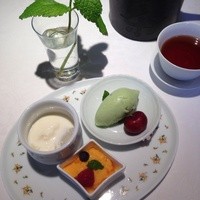 トゥーランドット 臥龍居  - デザート盛合せ 自家栽培ミントのアイス、豆乳仕立の杏仁、マンゴープリン