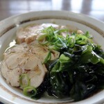 ヨコクラうどん - 鶏チャーはかけ出しも合います