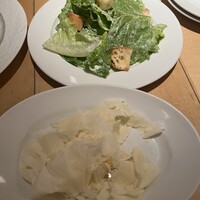 Osteria UVA RARA 横浜 - ロメインレタスのシーザーサラダハーフ