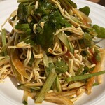 百菜百味 - クレソンと香草のサラダ。豆腐皮が入ってて意外に食べ応えあります。