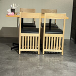 煮干しのビリー - 4人がけテーブルも新たに配置も基本使用していない。