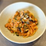 vin hut doki - 鹿児島産黒豚パンチェッタと茄子のトマトソースパスタ