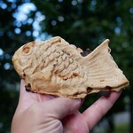 日本で一番有名なたい焼き店は、「およげ！たいやきくん」の