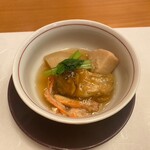 日本料理 桂 - 【焚物】牡蠣治郎煮　蟹　大蕪