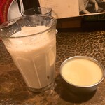 タイニーカフェ - アイスチャイ、プリン