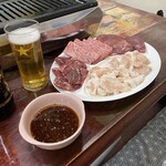 焼肉ホルモンはまえ - 総重500gのボリュームと絶品ダレ