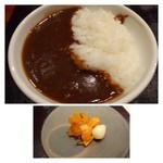 八兵衛 オクザシキ - チキンと野菜の旨みが溶け込んだカレーで、最後に辛みとスパイスを感じますね。 