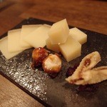 ソセアミ - チーズ3種（1000円）。