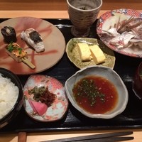 日本料理 丸しま - ランチの日替わり膳１５００円。この価格でこの内容は素晴らしい！！