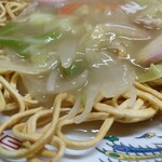 新ちゃん - この端っこの麺がパリパリ