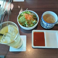 天空焼肉 星遊山 - サラダ・スープはお替りOK