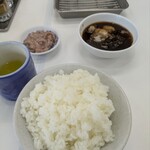 天麩羅処 ひらお - 御飯大盛と天汁、烏賊の塩辛