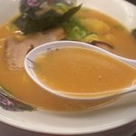 大阪ふくちぁんラーメン - スープはサラサラしてて飲みやすいですね。