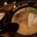 元祖 中洲屋台ラーメン 一竜 - Ｂセット(とんこつラーメン＋餃子＋ごはん)９８０円