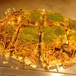 八昌 - ソバ入り　この焼き色が堪らん