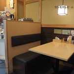 地鶏と蟹 中華そば 榊 - テーブル席