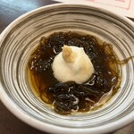 庄や - お通し〔もずく酢〕350円