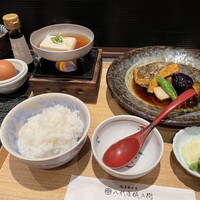 銀座米料亭 八代目儀兵衛 - やっぱり生卵を追加して