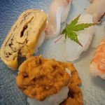 幸寿司 - 特上寿司。写真は２０１３年４月末で紫うにがこぼれてます♪　ランチメニューではないが注文可能な場合あり。