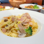 BistroW - ナポリの星付きレストラン出身の料理長が腕を振るうメインディッシュを選びます。