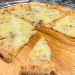 BistroW - 土日祝日はピザも食べ放題！