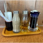 中華そば ひびき - 卓上調味料類