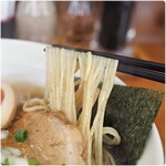 中華そば ひびき - 心地よい弾力のある麺