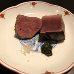 肉とワイン Jinen - 近江牛レバニラとハツ