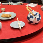 糸仙 - 赤い円卓